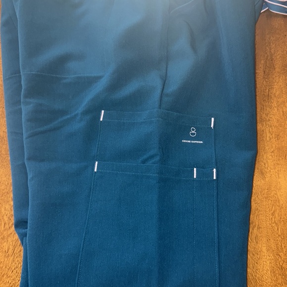 DOLAN women’s Madeleine 8 Pocket Slim Scrub Pants - Picture 10 of 16